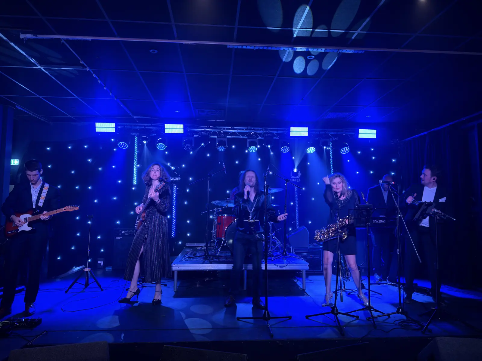 Truly Red live